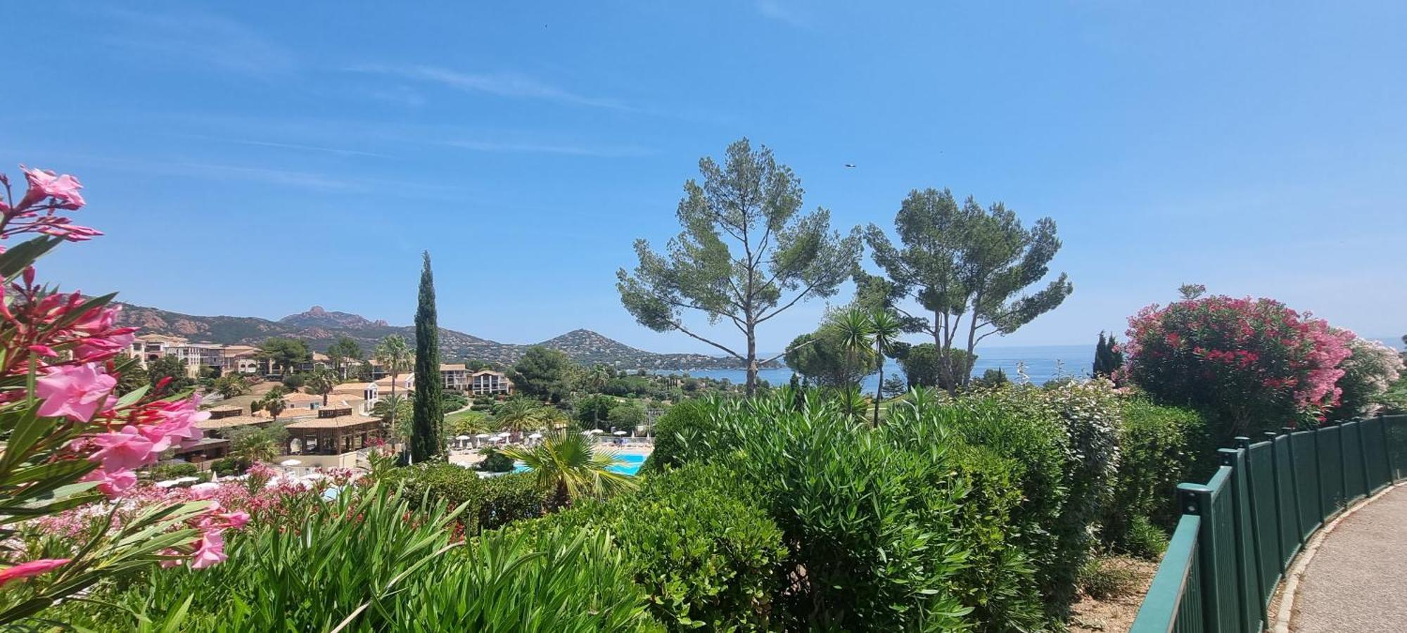 Agay Cap Esterel Village Allee Fleurs - F2 Clim Vue Golf Et Mer - Grande Terrasse Plein Sud Saint-Raphaël Dış mekan fotoğraf