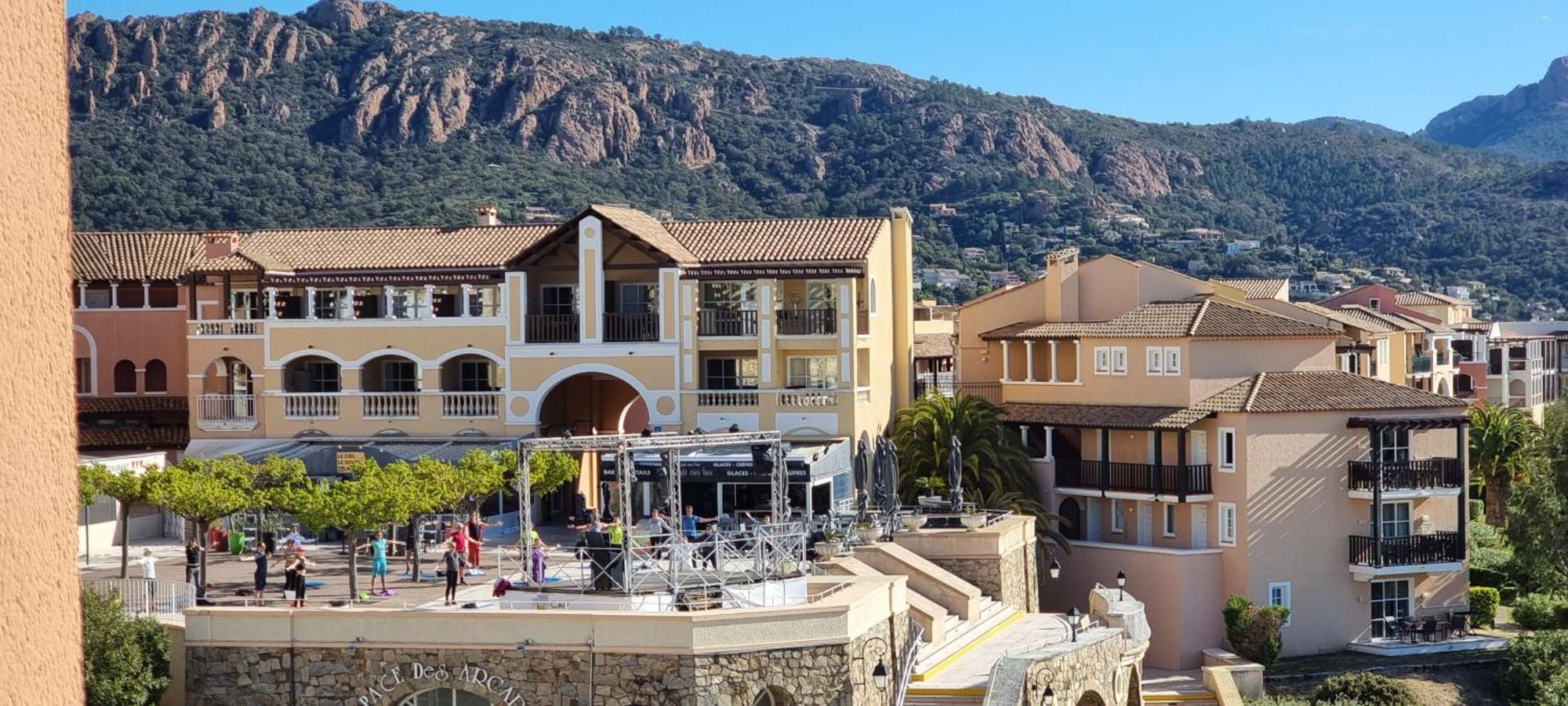 Agay Cap Esterel Village Allee Fleurs - F2 Clim Vue Golf Et Mer - Grande Terrasse Plein Sud Saint-Raphaël Dış mekan fotoğraf