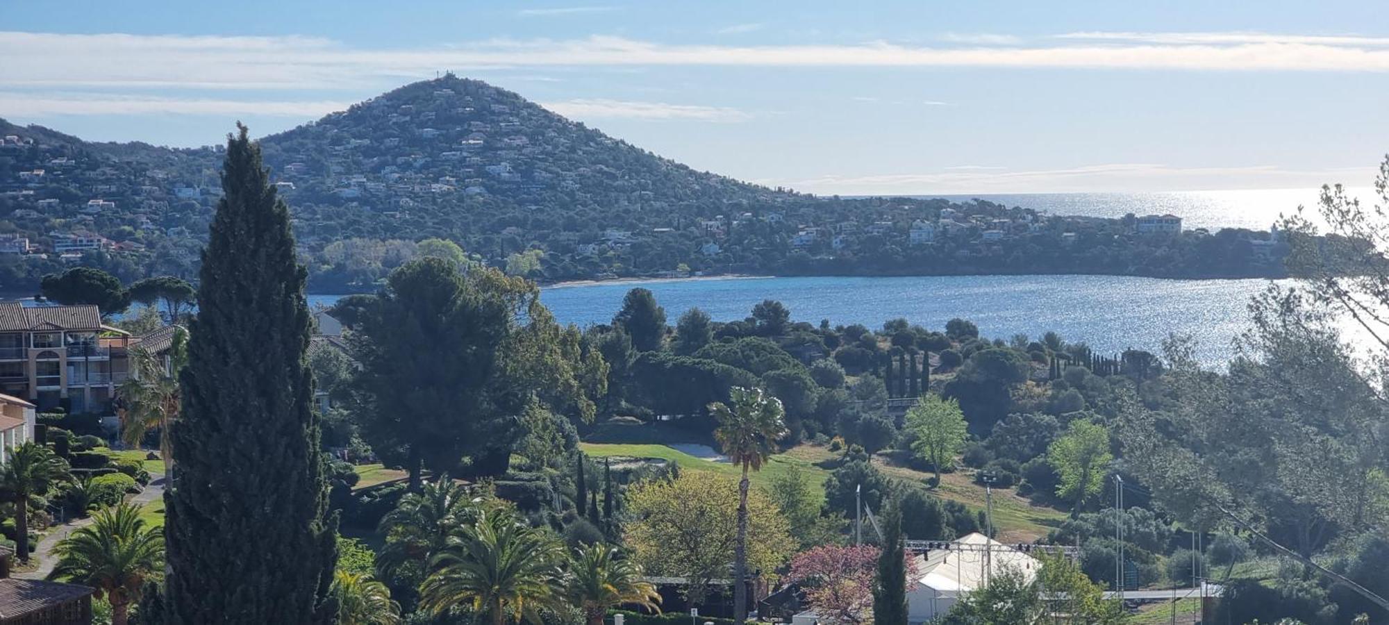 Agay Cap Esterel Village Allee Fleurs - F2 Clim Vue Golf Et Mer - Grande Terrasse Plein Sud Saint-Raphaël Dış mekan fotoğraf